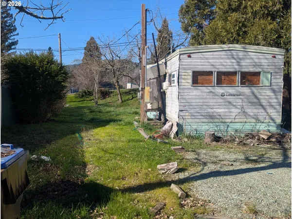 $135,000 | 301 Southeast B Avenue, Canyonville, OR 97417