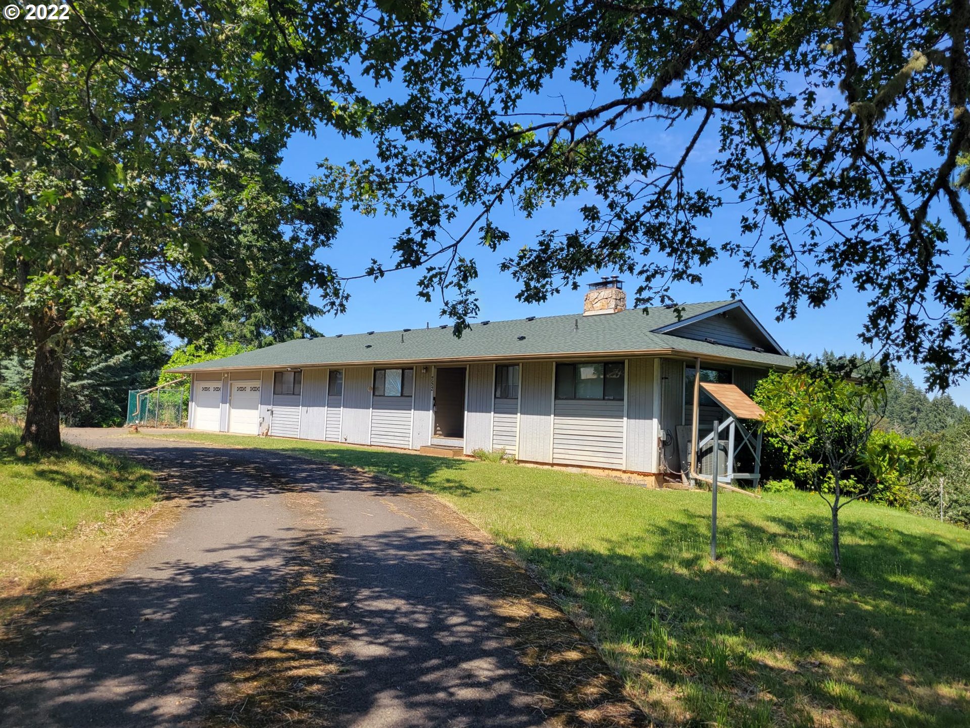 752 Cooper Creek Road Sutherlin, OR 97479 - Photo 1 of 10 a front view of a house with a garden