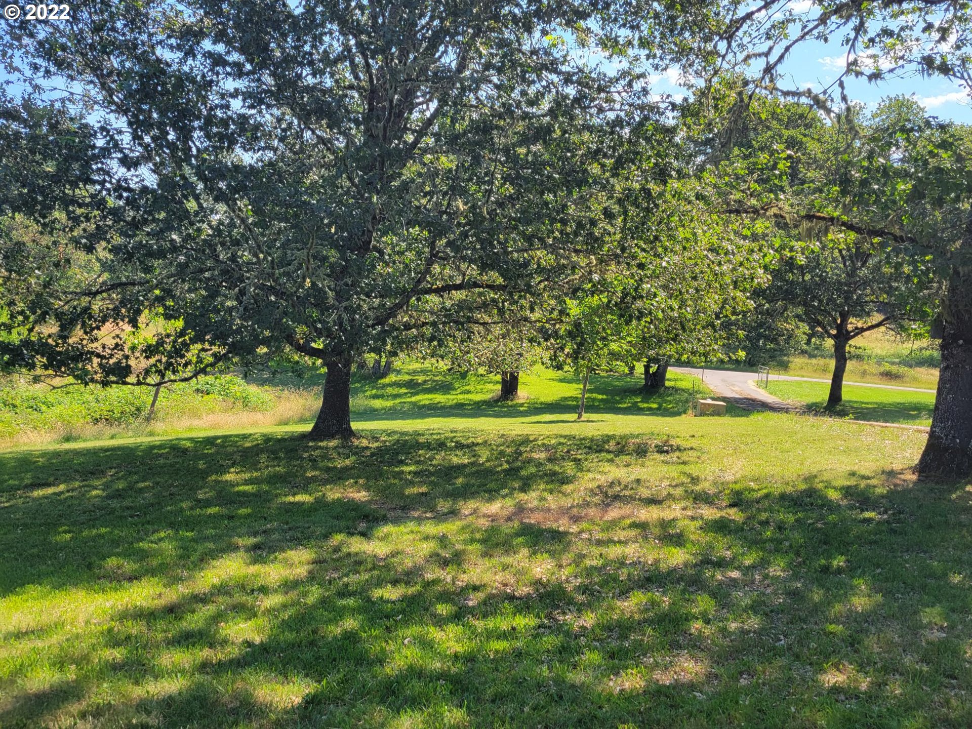 752 Cooper Creek Road Sutherlin, OR 97479 - Photo 4 of 10 a view of outdoor space with garden