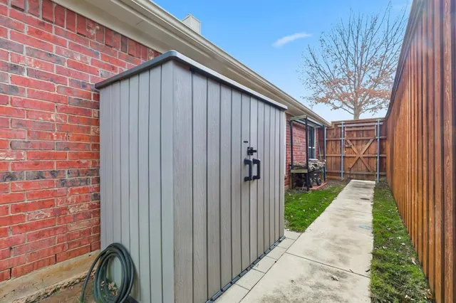 a view of a backyard with pathway