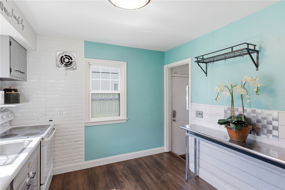 499 Shelford Road Irondequoit, NY 14609 - Photo 7 of 42