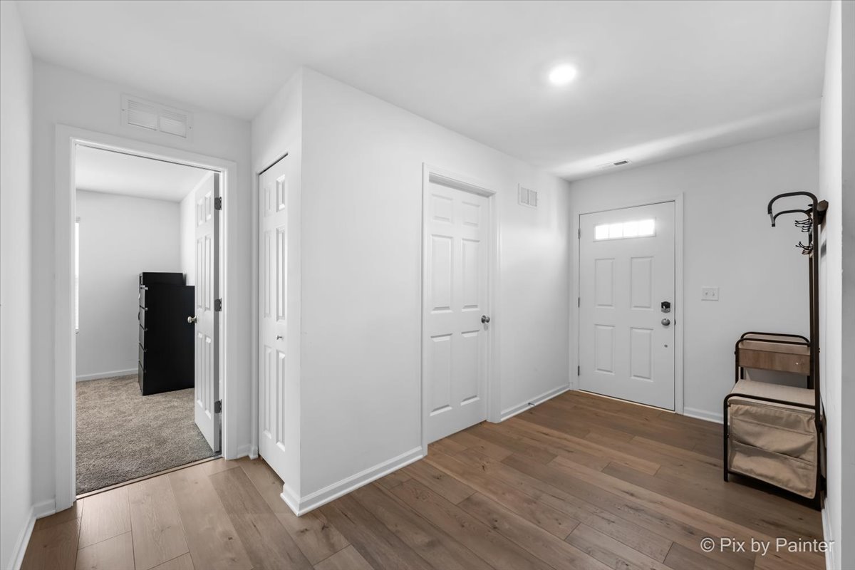 466 Comstock Road South Elgin, IL 60177 - Photo 8 of 24