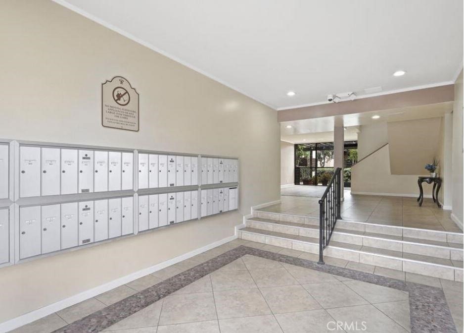 5403 Newcastle Avenue, Unit 12 Encino, CA 91316 - Photo 7 of 26