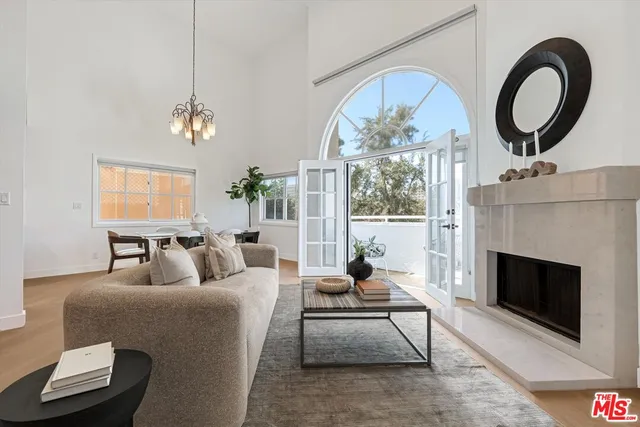 $1,295,000 | 120 North Swall Drive, Unit 306, Los Angeles, CA 90048