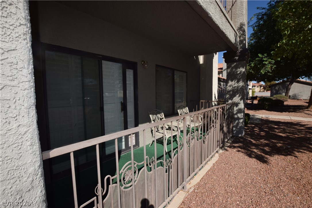 1575 West Warm Springs Road, Unit 1514 Henderson, NV 89014 - Photo 39 of 46 nice seating area