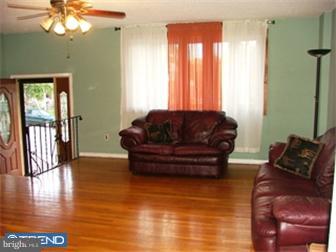 4025 Gideon Road Brookhaven, PA 19015 - Photo 2 of 8 Living Room