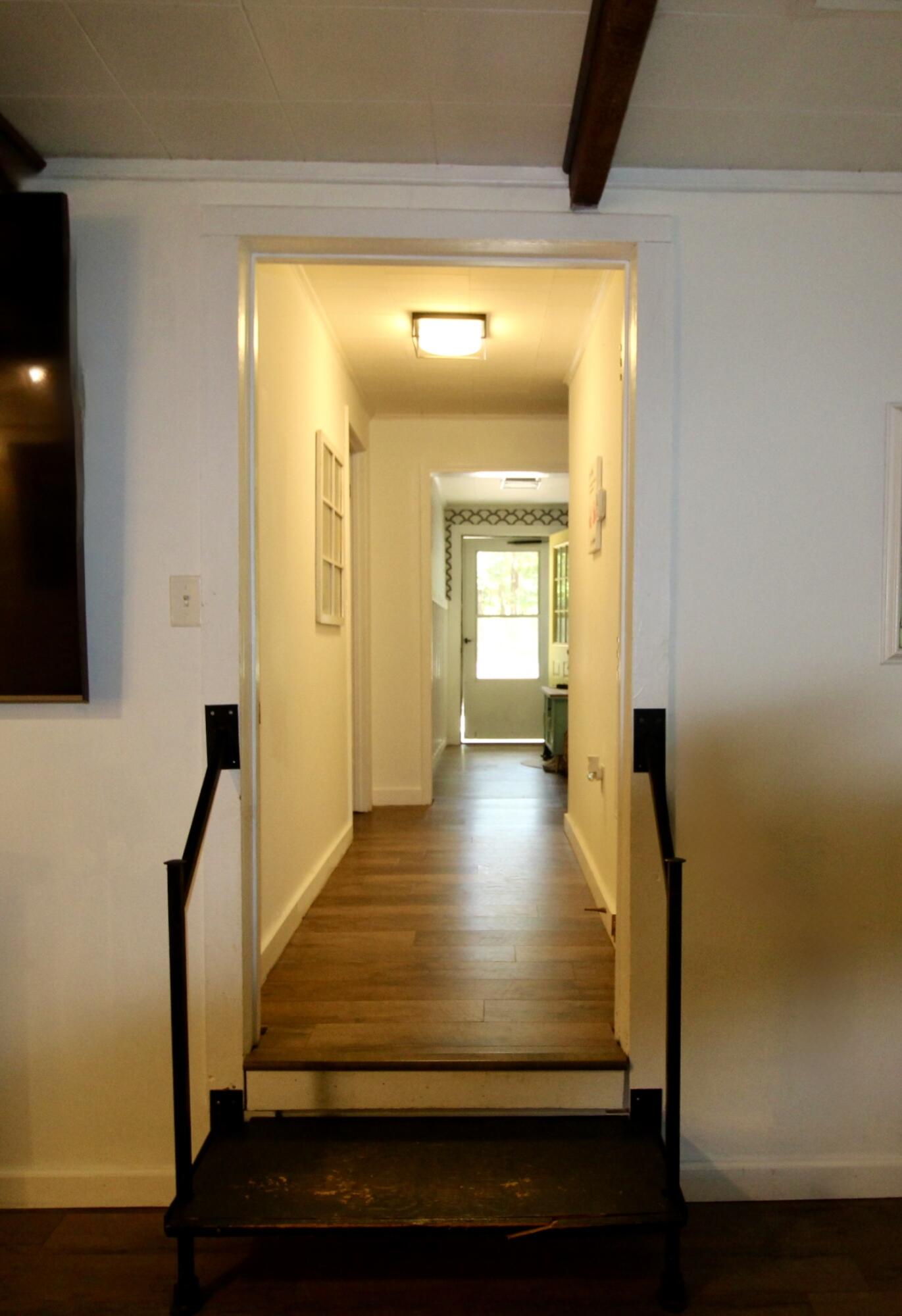 2592 Kingston Road Crestview, FL 32536 - Photo 8 of 35 hallwayout1