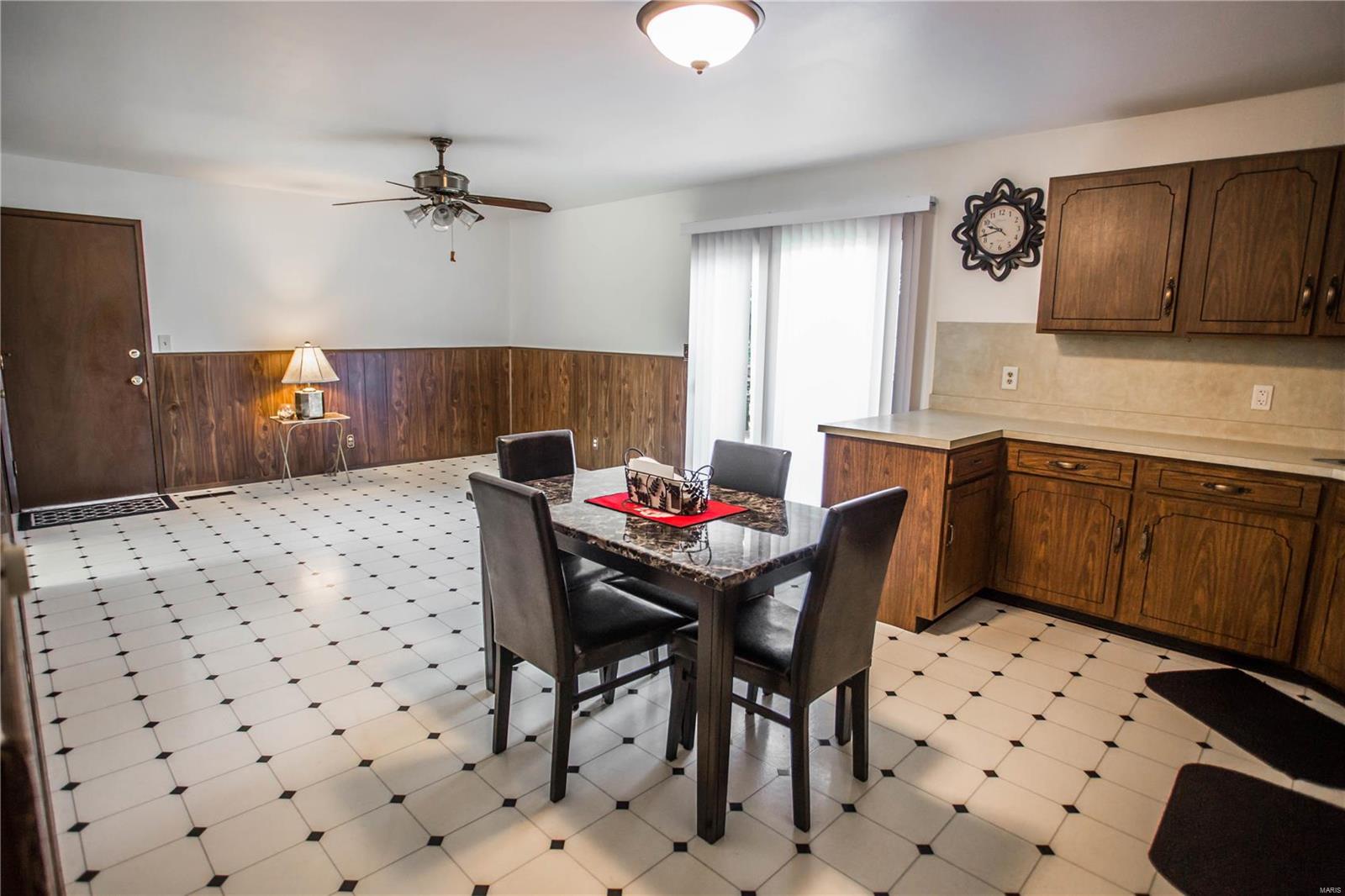 614 Reavis Barracks Road St. Louis, MO 63125 - Photo 4 of 12