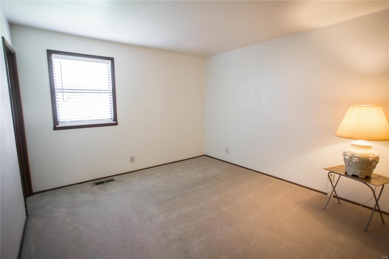 614 Reavis Barracks Road St. Louis, MO 63125 - Photo 7 of 12