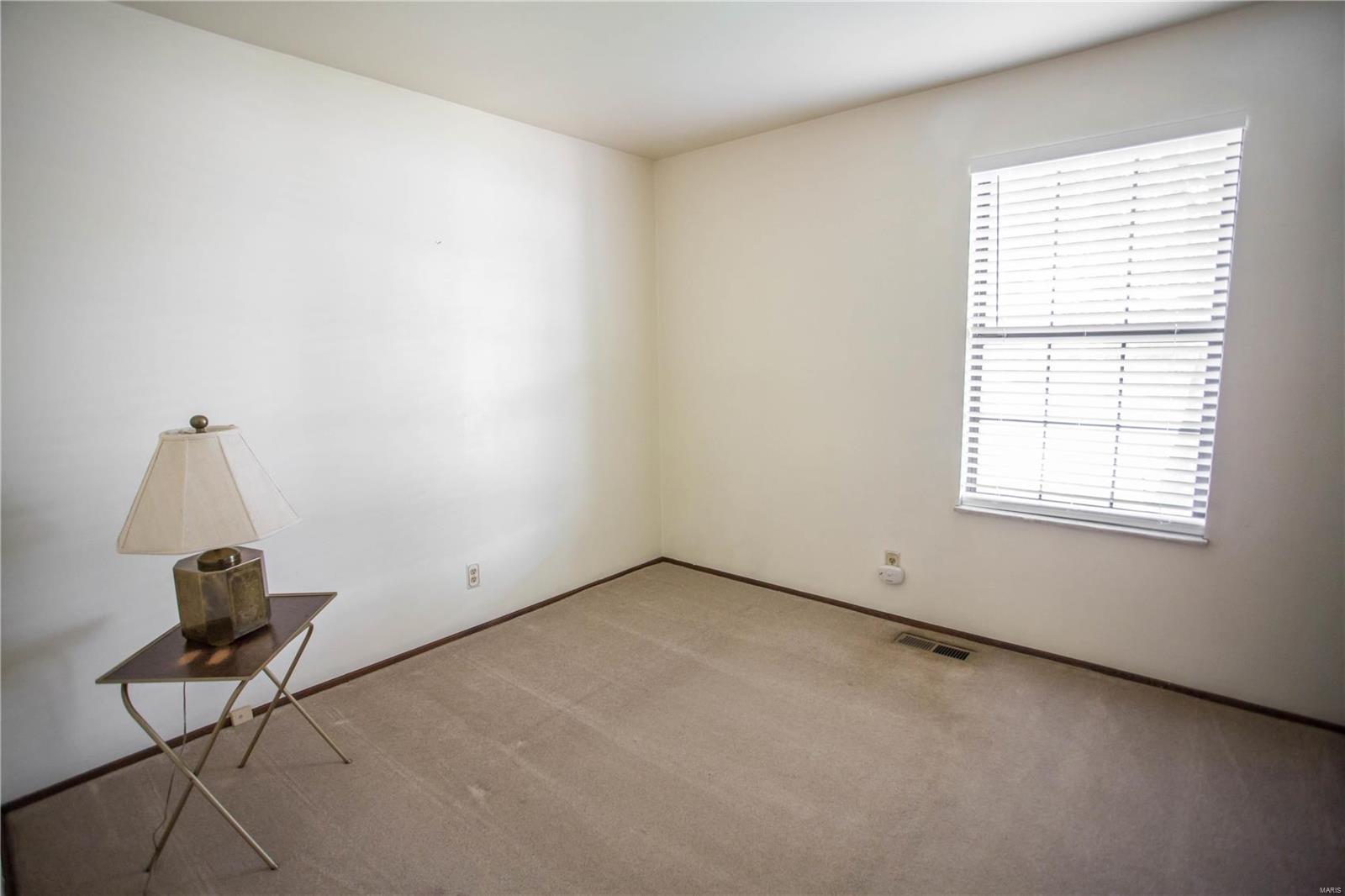 614 Reavis Barracks Road St. Louis, MO 63125 - Photo 8 of 12
