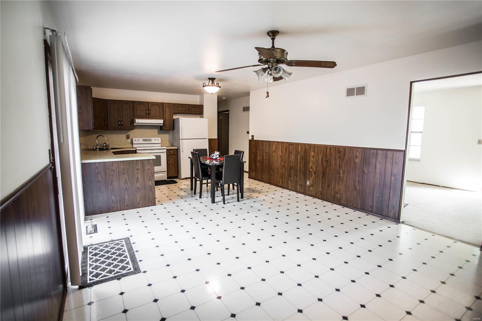 614 Reavis Barracks Road St. Louis, MO 63125 - Photo 9 of 12