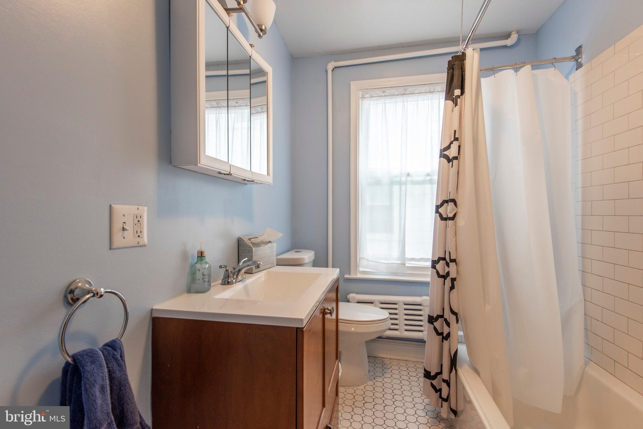 106 Merion Avenue Narberth, PA 19072 - Photo 21 of 34 Updated bath with bathtub