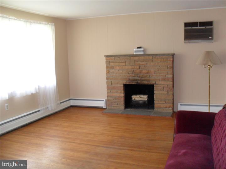 2722 Line Lexington Road Hatfield, PA 19440 - Photo 9 of 20 Living Room