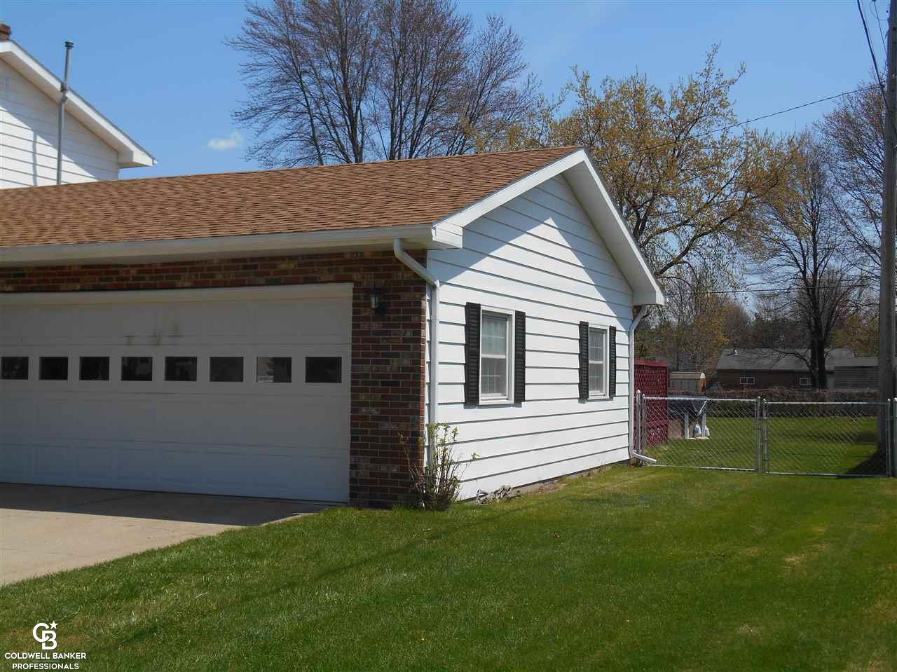 3030 Range Road Port Huron, MI 48060 - Photo 5 of 39 garage
