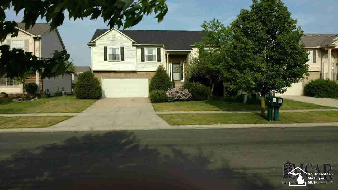 244 Dundee Ridge Drive Dundee, MI 48131 - Photo 1 of 27 21245467.JPG