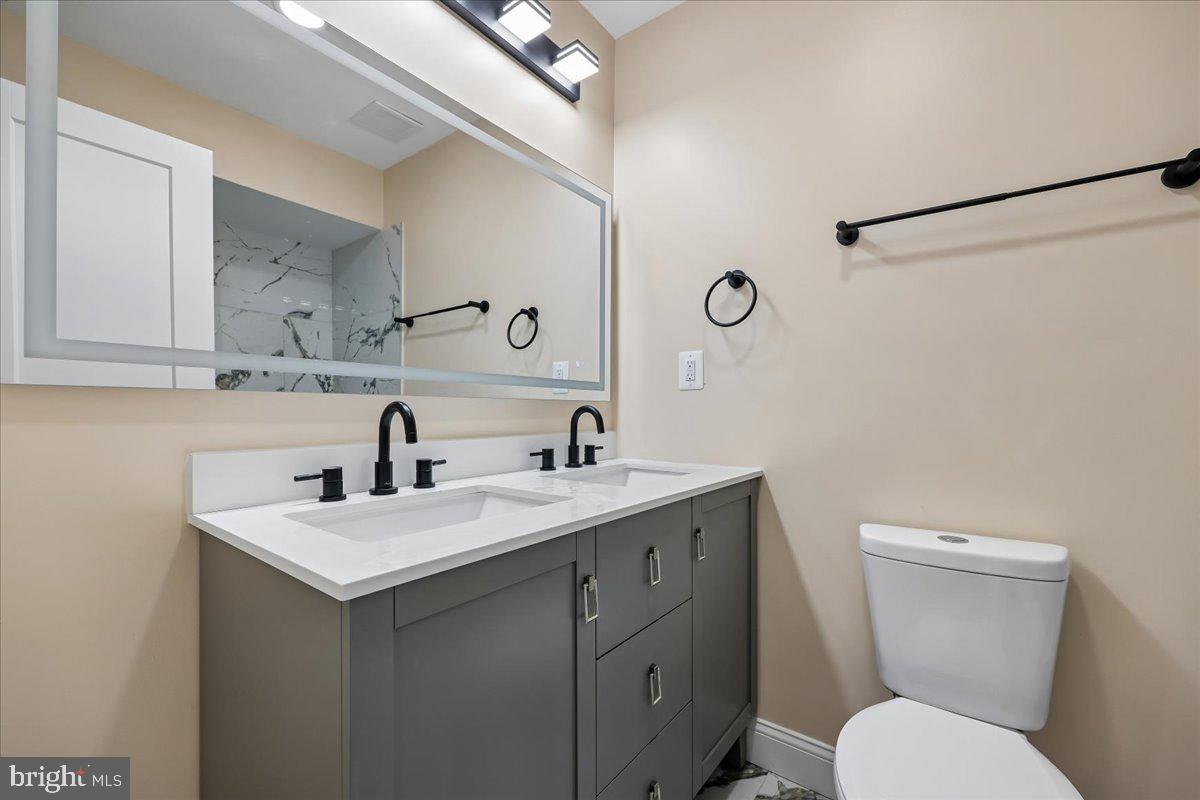 24321 Log House Road Gaithersburg, MD 20882 - Photo 21 of 36 Hallway Bathroom