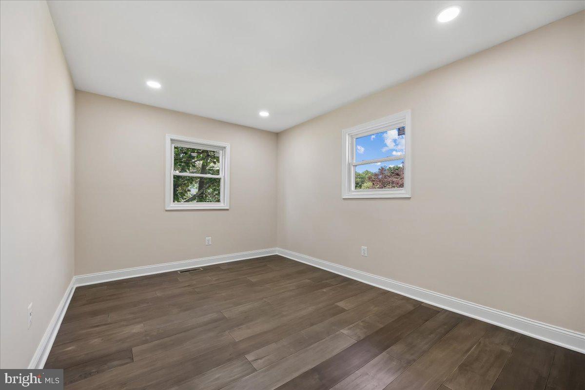24321 Log House Road Gaithersburg, MD 20882 - Photo 27 of 36 Second Bedroom