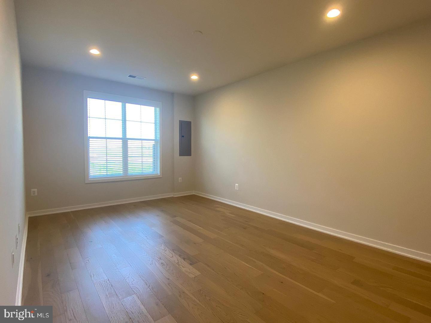 22274 Rivanna Shore Terrace Ashburn, VA 20148 - Photo 6 of 35