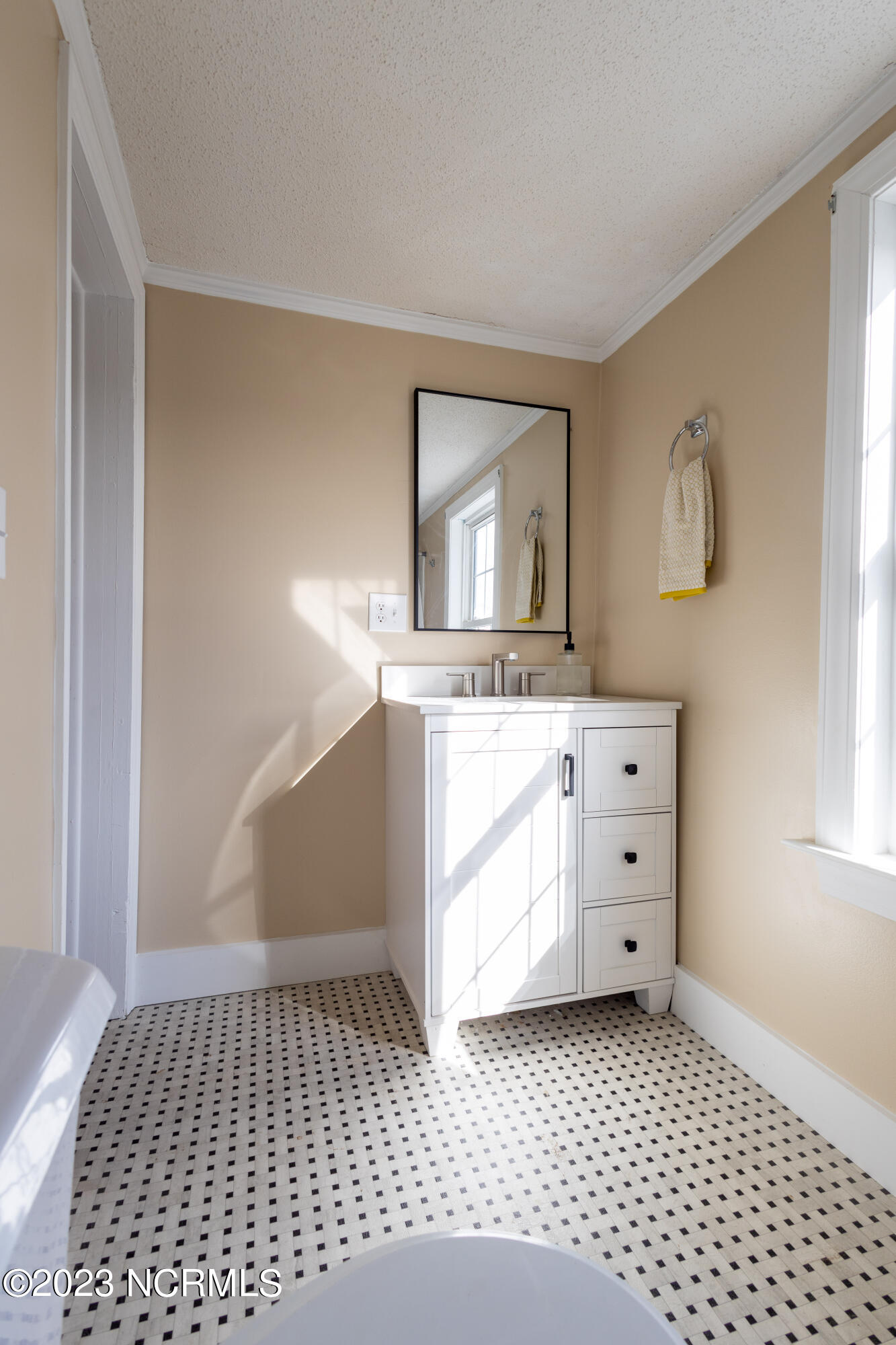 233 Clarks Neck Road Washington, NC 27889 - Photo 25 of 51 Upstairs Bath