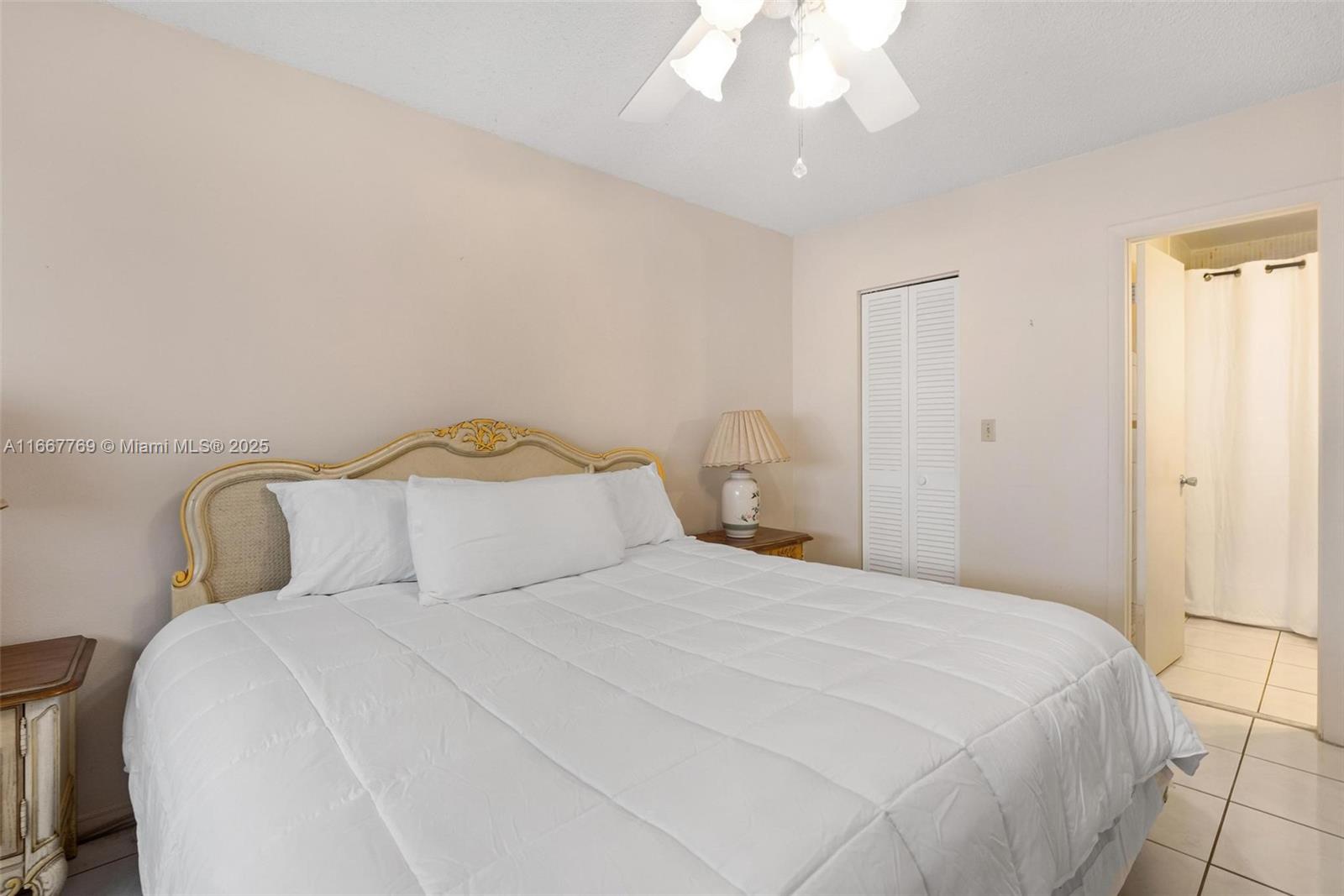 5300 Washington Street, Unit C111 Hollywood, FL 33021 - Photo 20 of 40 a bedroom with a bed and a mirror