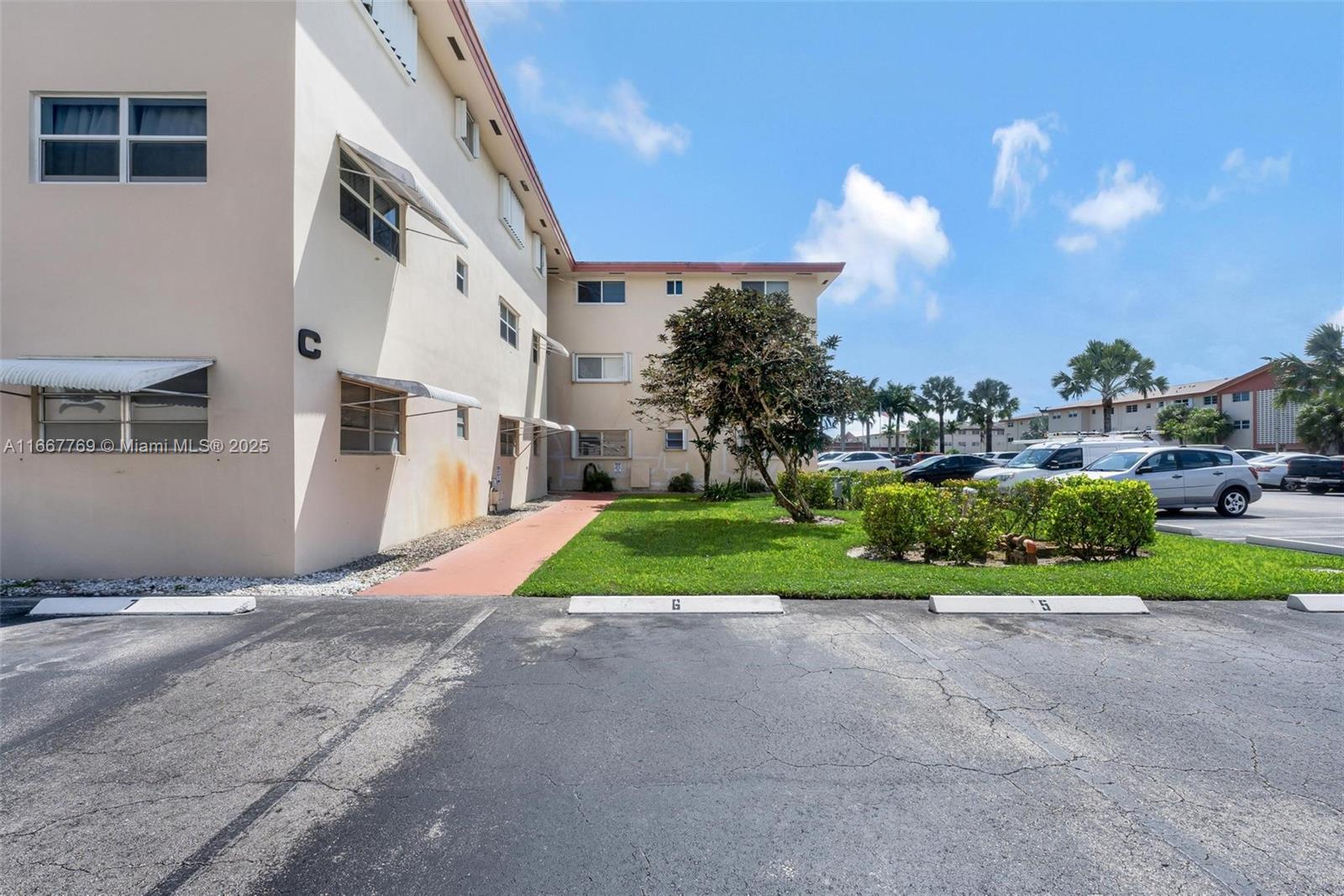 5300 Washington Street, Unit C111 Hollywood, FL 33021 - Photo 33 of 40 a view of outdoor space and yard