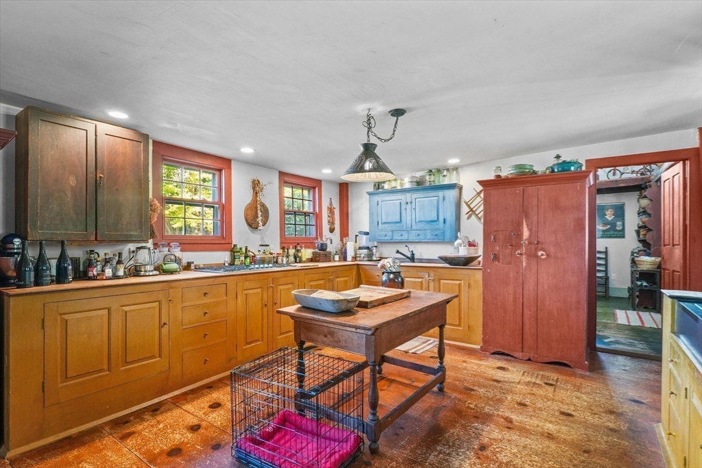 21 Sturbridge Road Brimfield, MA 01010 - Photo 6 of 41