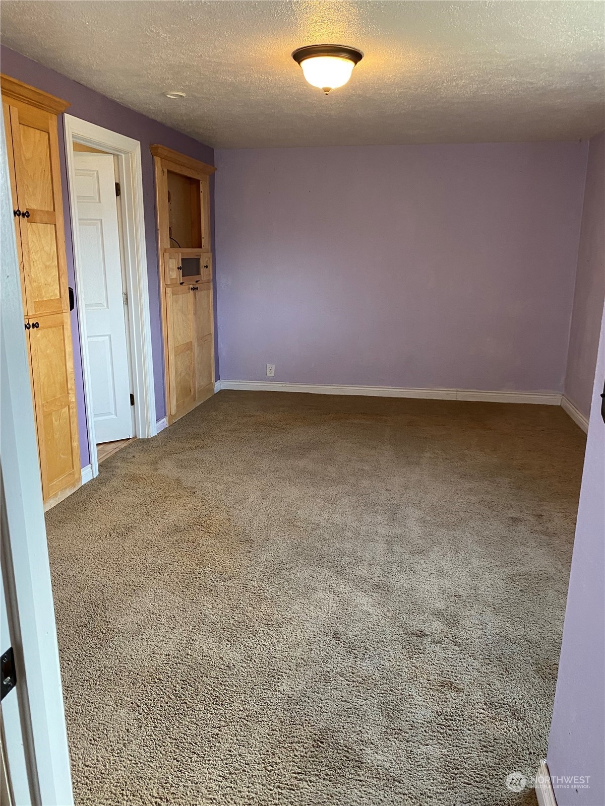 4008 North Marguerite Road Spokane, WA 99212 - Photo 9 of 40 an empty room with a door