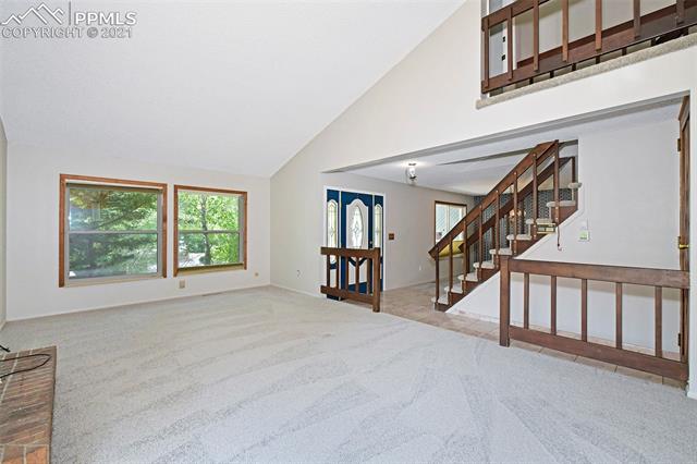 644 Red Cliff Road Colorado Springs, CO 80906 - Photo 5 of 38