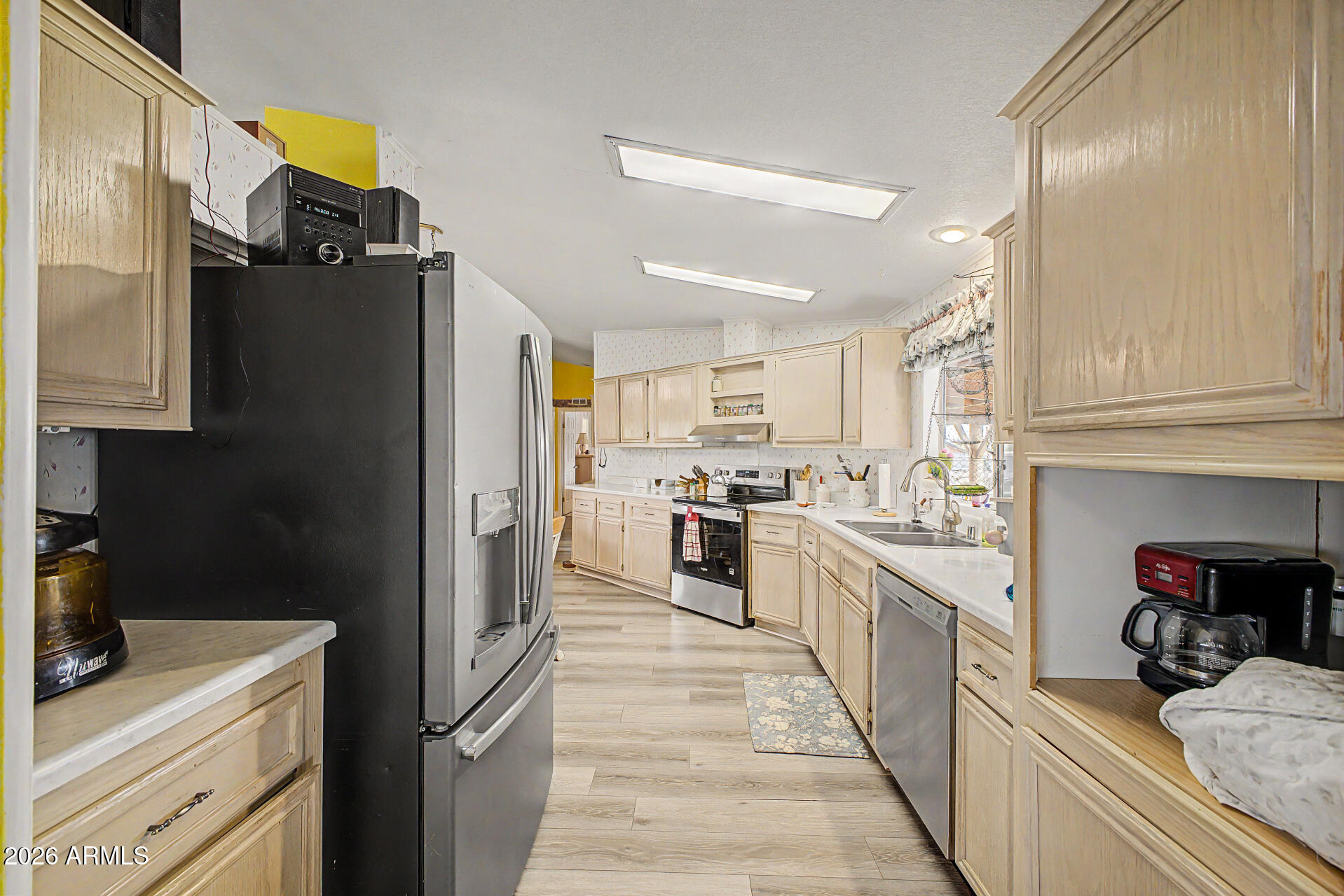 2548 South Val Vista Road Apache Junction, AZ 85119 - Photo 18 of 29 a kitchen with a sink dishwasher stove and refrigerator