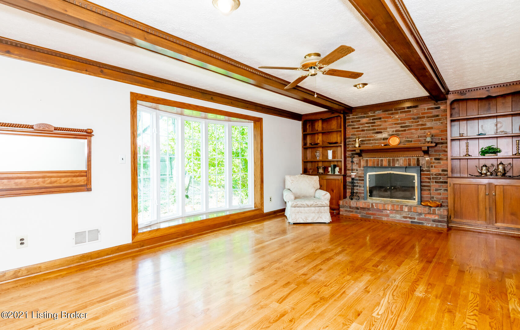 5802 Timber Ridge Drive Prospect, KY 40059 - Photo 10 of 20 Family Room with bay window and gas fireplace