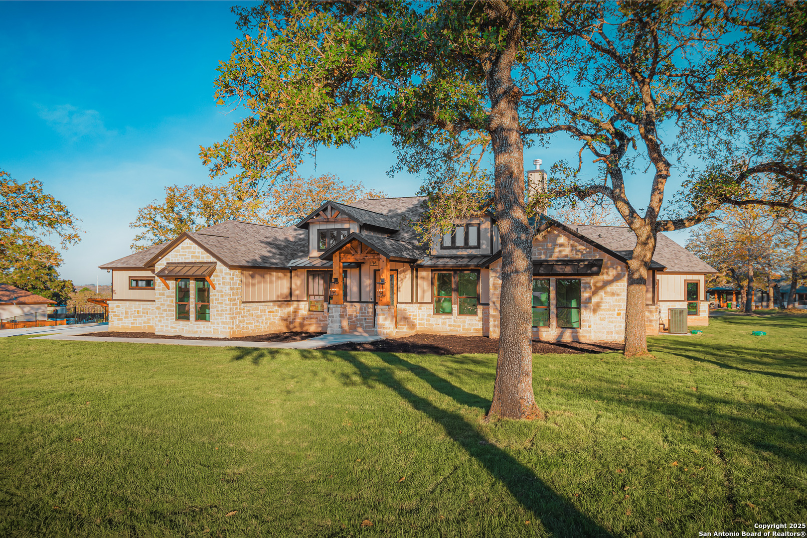 129 Hondo Ridge La Vernia, TX 78121 - Photo 2 of 31