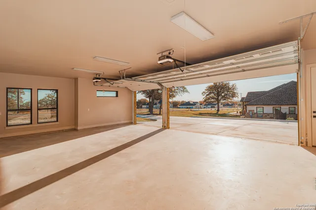 $759,900 | 129 Hondo Ridge, La Vernia, TX 78121