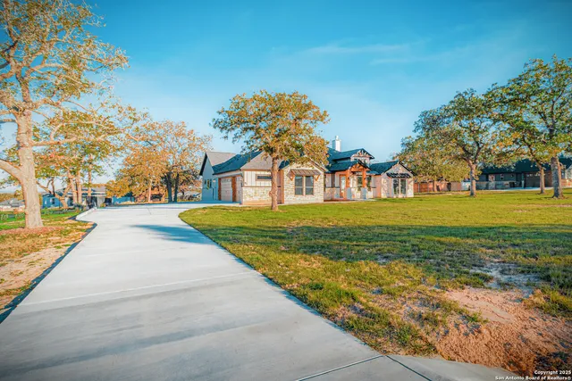 $759,900 | 129 Hondo Ridge, La Vernia, TX 78121