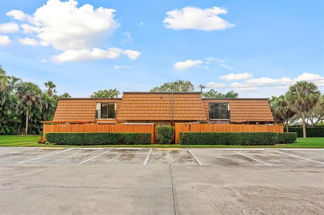 $3,150 | 9156 Southwest 23rd Street, Unit D, Davie, FL 33324