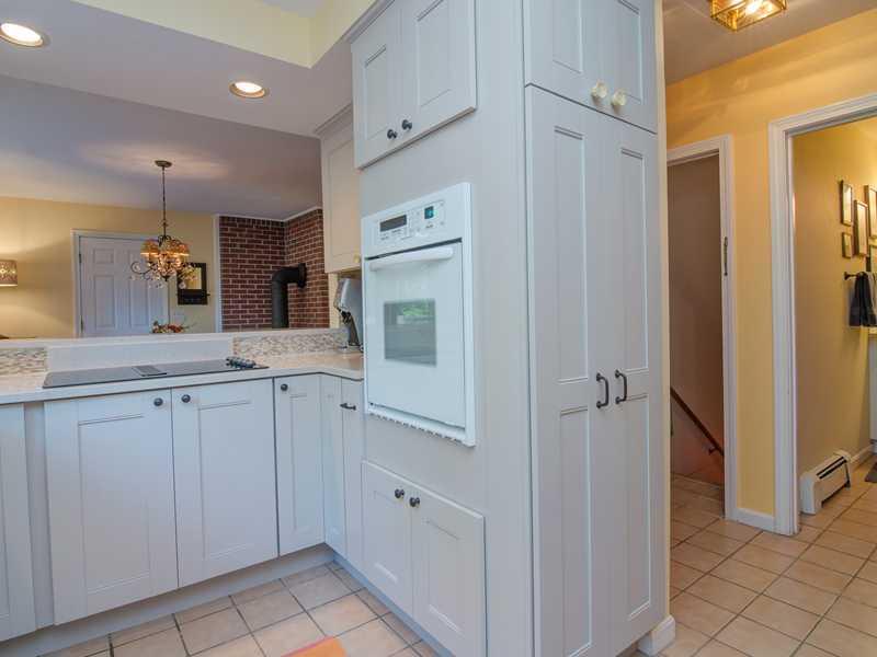 35 McAuley Road Cape Elizabeth, ME 04107 - Photo 13 of 34 Kitchen.
