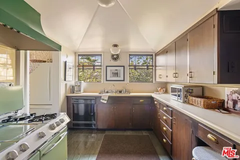 $2,195,000 | 367 North Orange Drive, Los Angeles, CA 90036