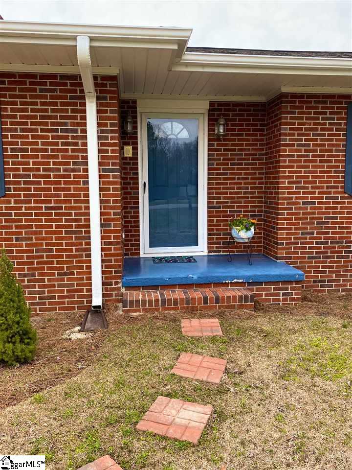 1725 Crawford Road Gray Court, SC 29645 - Photo 3 of 36