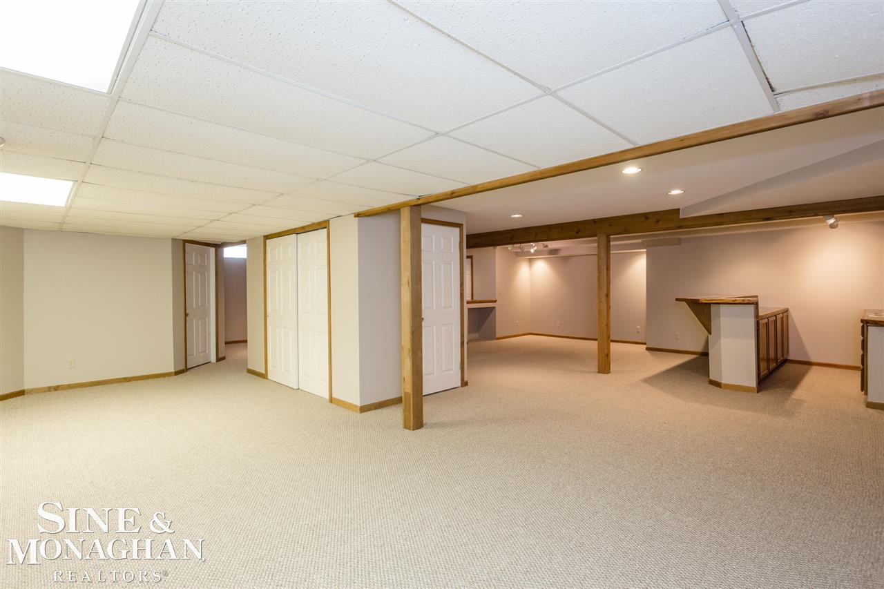 422 Lake Forest Road Rochester Hills, MI 48309 - Photo 44 of 59
