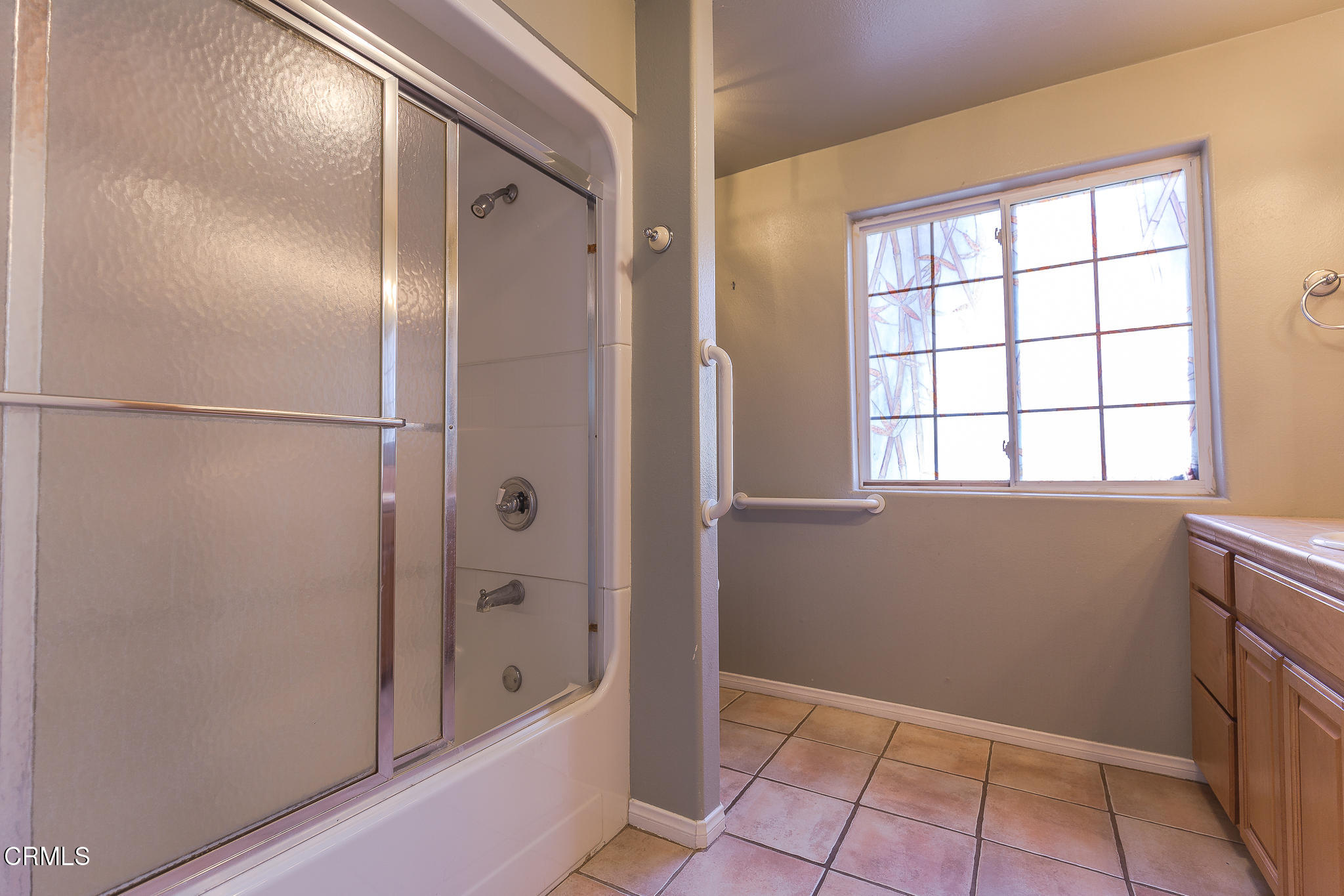 335 Mesa Drive Camarillo, CA 93010 - Photo 14 of 35 Hall Bath