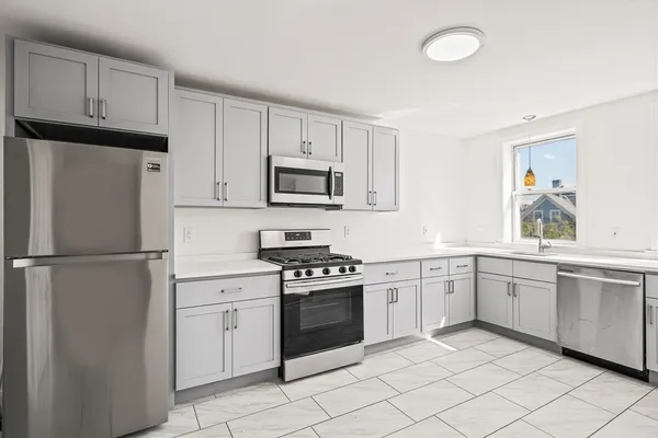 $3,400 | 18 Dudley Street, Unit 3, Cambridge, MA 02140