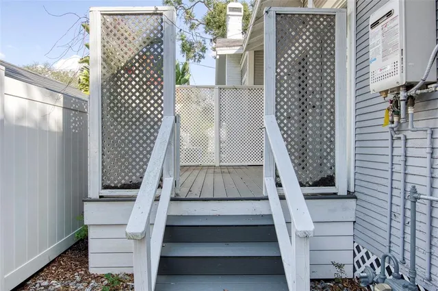 a view of entryway with a front door