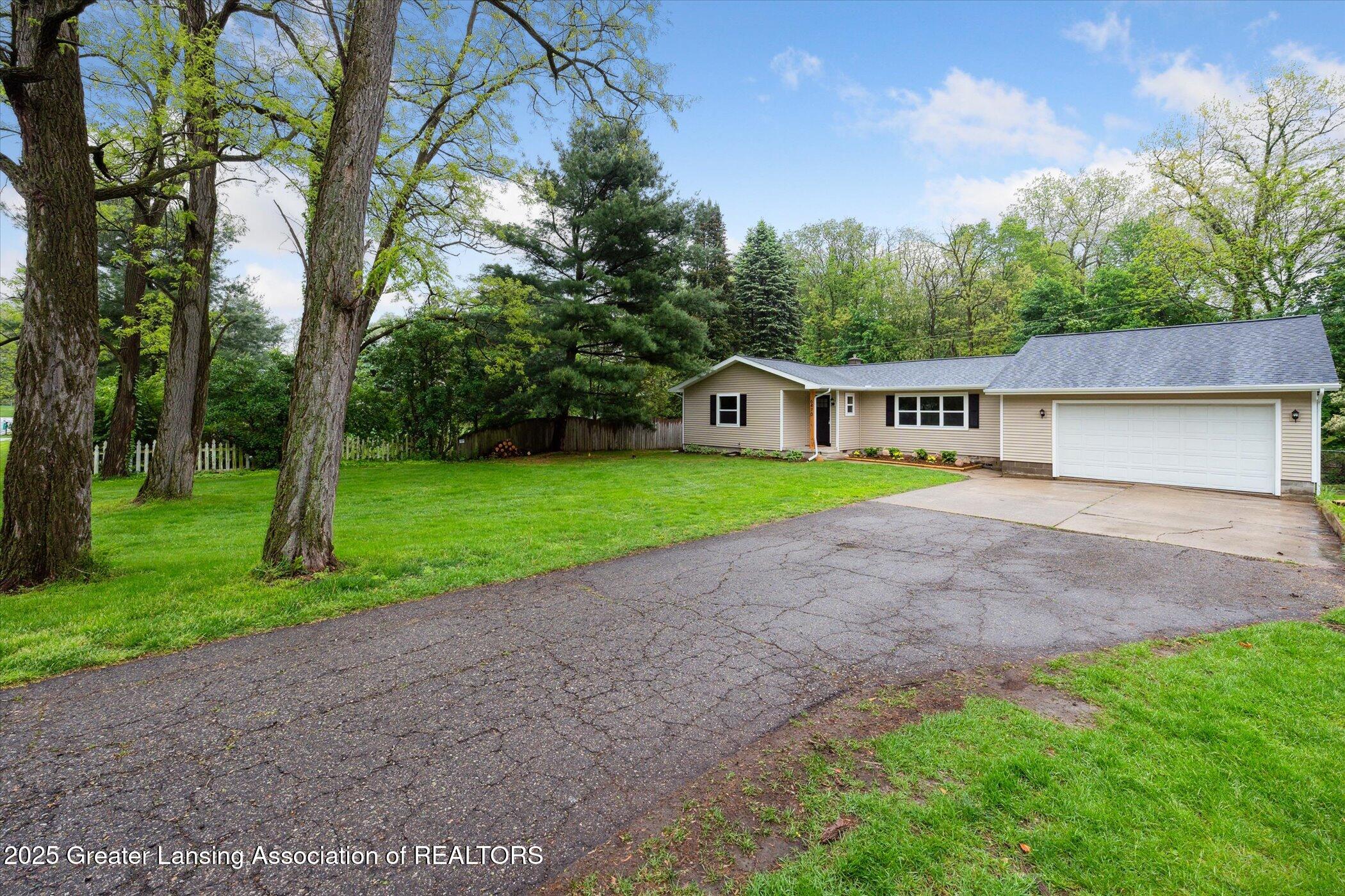 6470 Green Road Haslett, MI 48840 - Photo 4 of 39 04-6470-Green-Rd-Haslett-MI-48840-Window