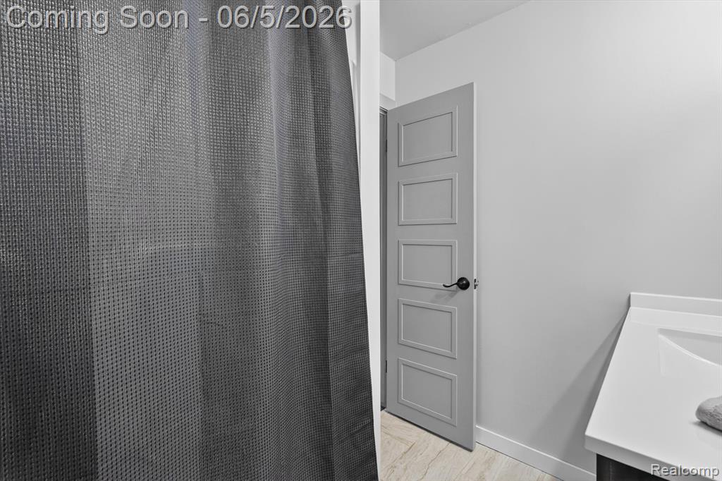 14232 North Road Fenton, MI 48430 - Photo 21 of 66