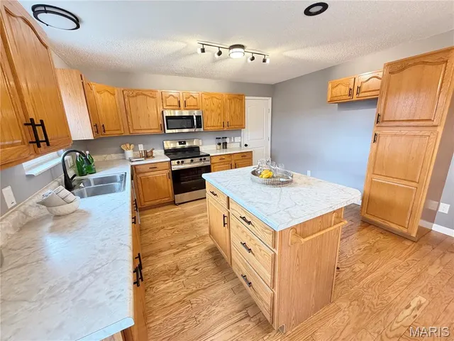 $274,900 | 210 Northridge Drive, Gerald, MO 63037