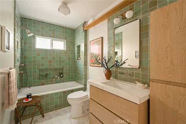 $1,395,000 | 2958 Swan Place, Los Angeles, CA 90026