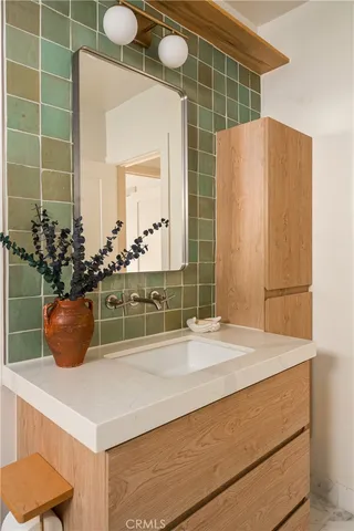 $1,395,000 | 2958 Swan Place, Los Angeles, CA 90026