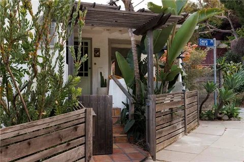 $1,395,000 | 2958 Swan Place, Los Angeles, CA 90026