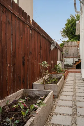 $1,395,000 | 2958 Swan Place, Los Angeles, CA 90026