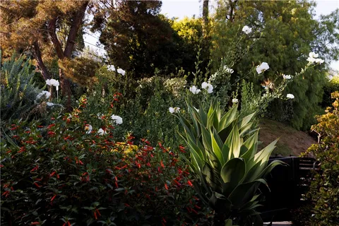 $1,395,000 | 2958 Swan Place, Los Angeles, CA 90026