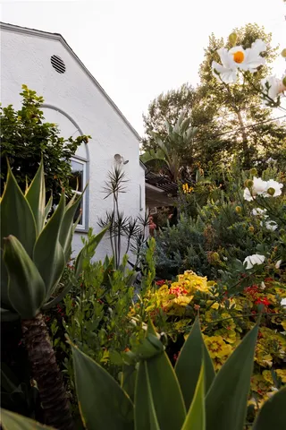 $1,395,000 | 2958 Swan Place, Los Angeles, CA 90026